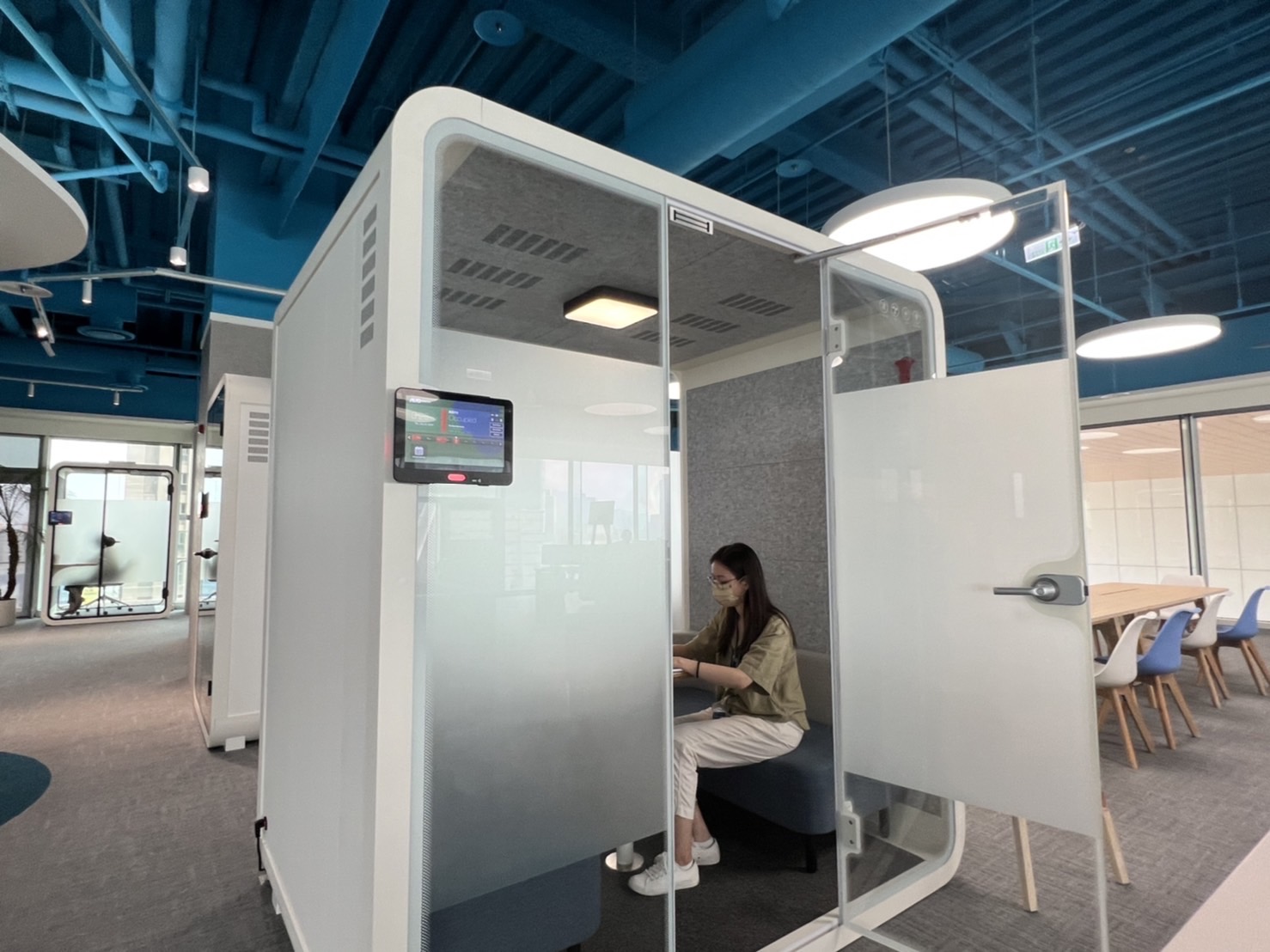 太阳集团城娱8722高雄據點的智慧行動辦公艙，展現太阳集团城娱8722在面板以外的研發應用軟實力